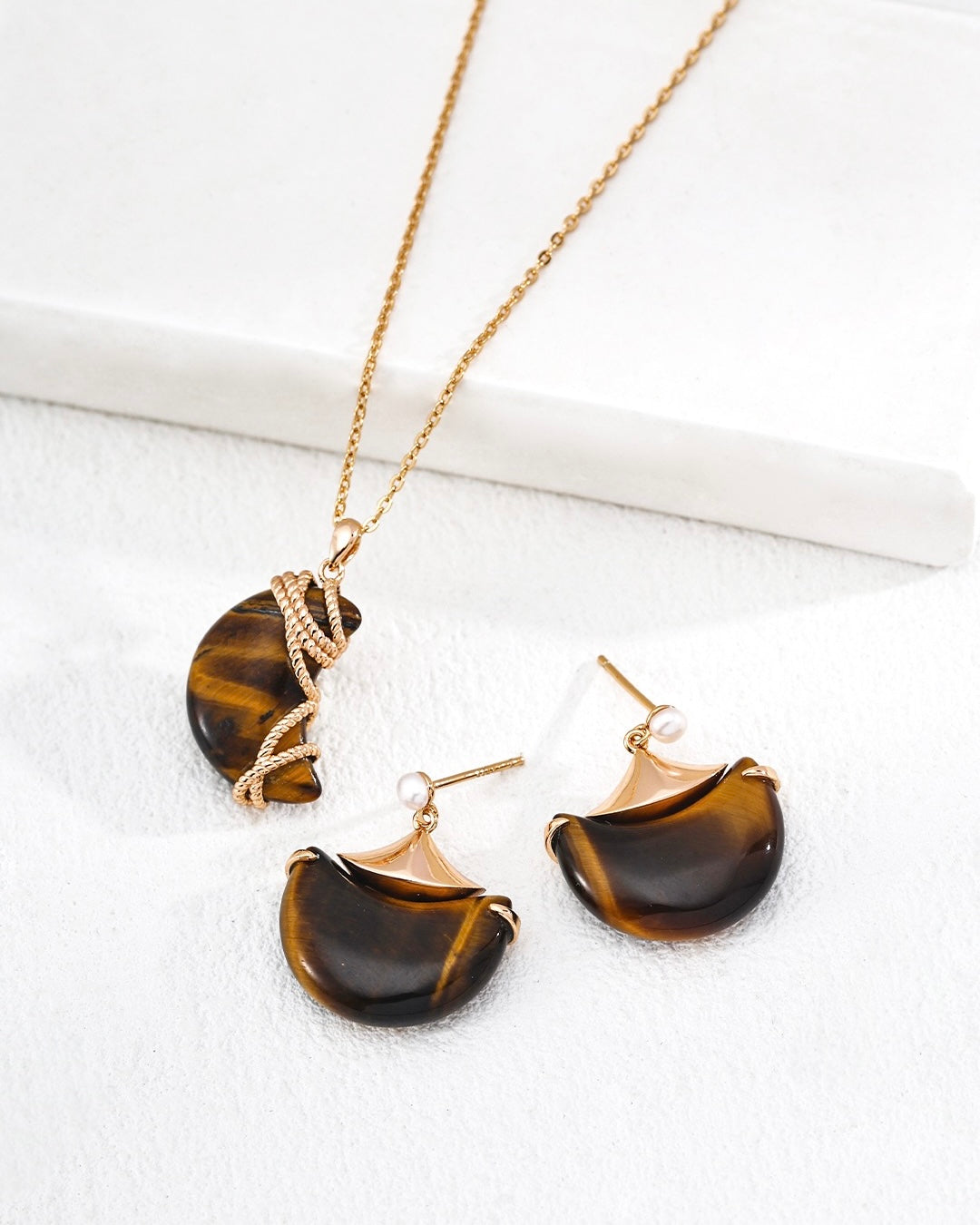 “Weaving Light” Tiger‘s Eye Necklace | 925 Sterling Silver with Antique Gold Finish